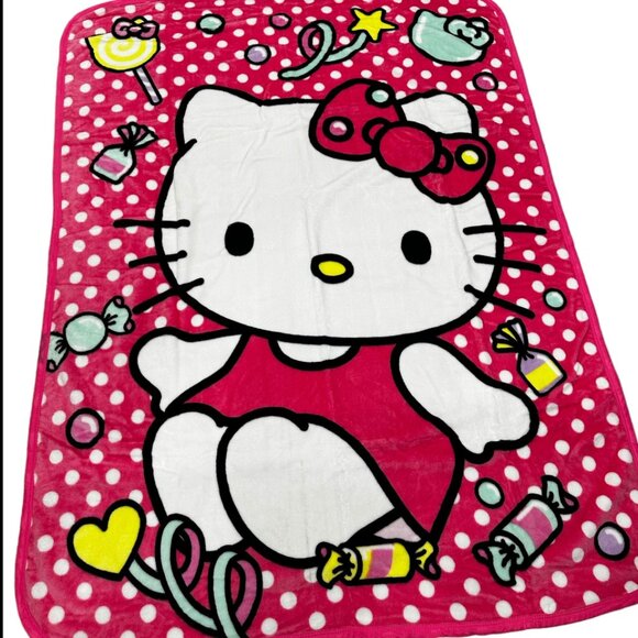 TT Hello Kitty "Hello Candies" Plush 40"x50" Throw Blanket - Picture 1 of 3